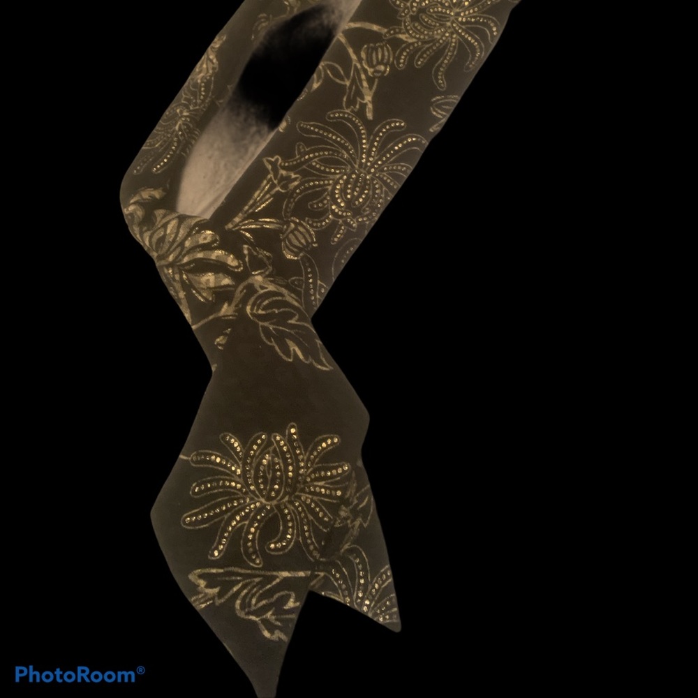 Black and gold scarf - Picture 3 of 3